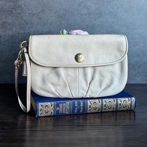 Y2K Coach Beige Leather Wristlet Clutch Purse